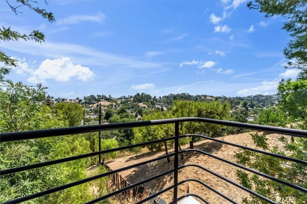 5096 Llano Drive Woodland Hills, CA 91364
