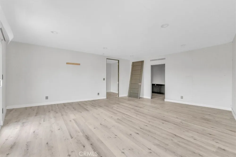 5096 Llano Drive Woodland Hills, CA 91364