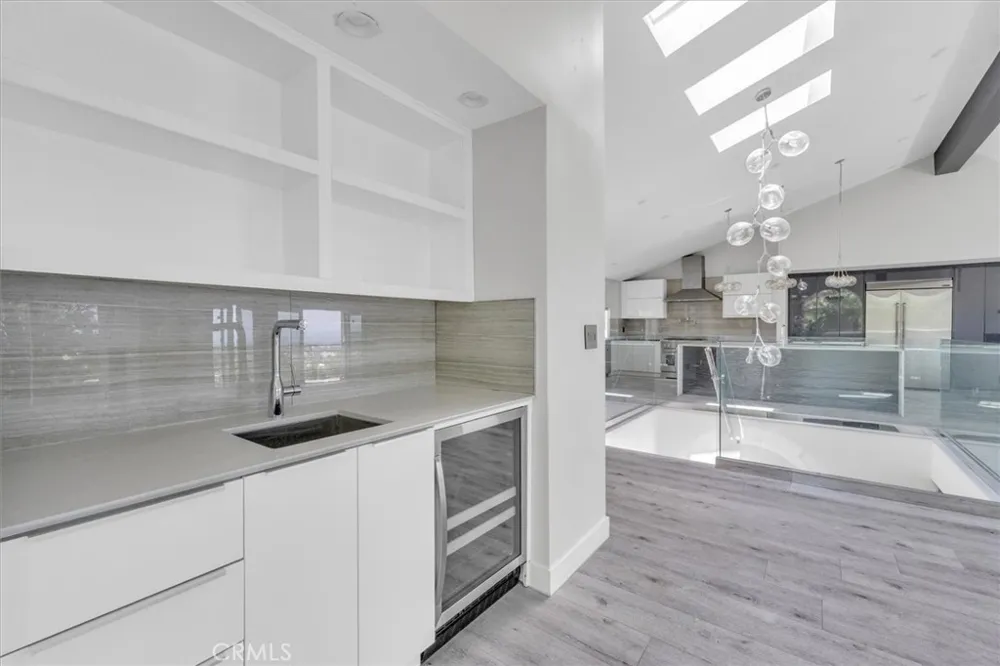 5096 Llano Drive Woodland Hills, CA 91364