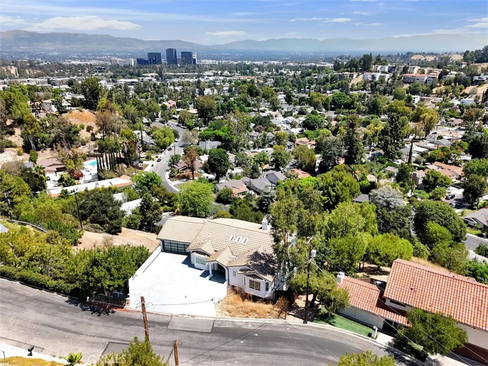 5096 Llano Drive Woodland Hills, CA 91364