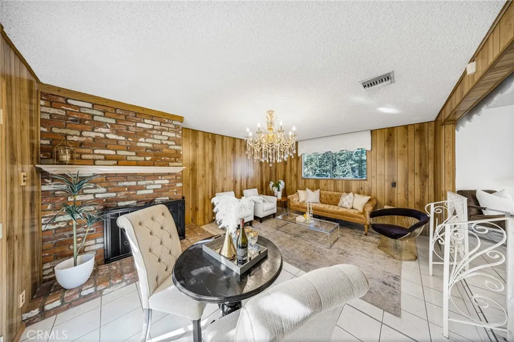 2640 David La Habra, CA 90631