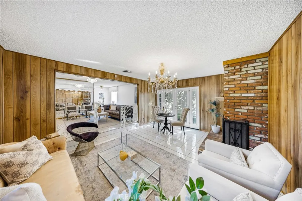 2640 David La Habra, CA 90631