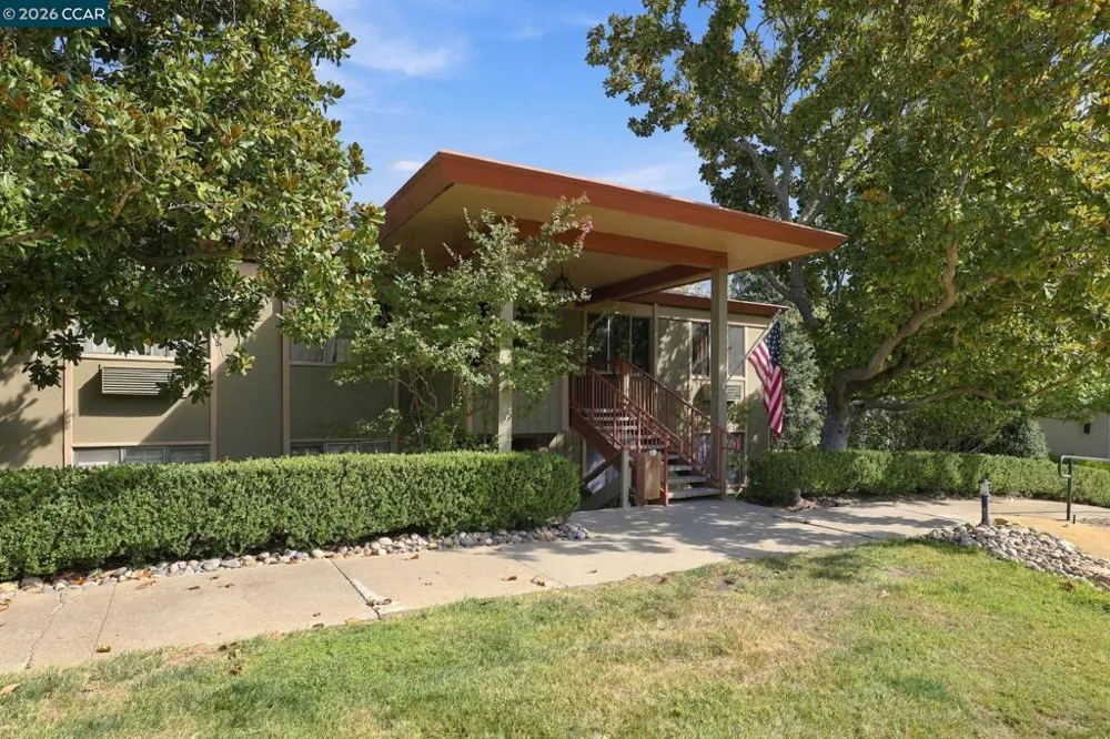1138 Skycrest Dr #8 Walnut Creek, CA 94595