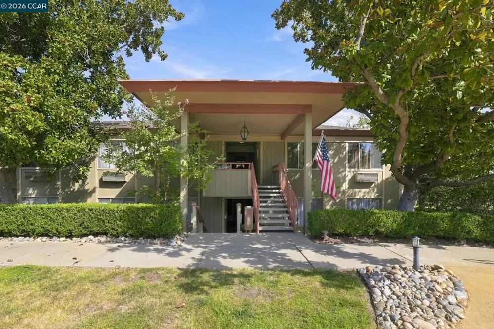 1138 Skycrest Dr #8 Walnut Creek, CA 94595