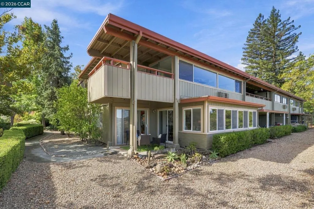 1138 Skycrest Dr #8 Walnut Creek, CA 94595