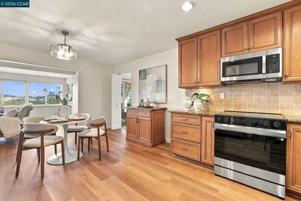 1138 Skycrest Dr #8 Walnut Creek, CA 94595