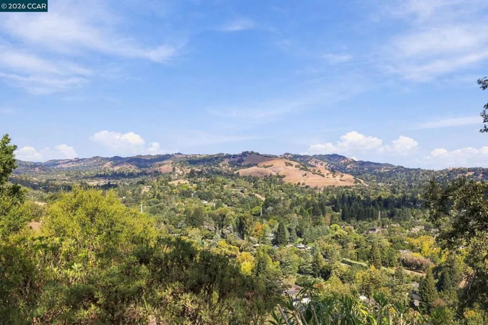 1138 Skycrest Dr #8 Walnut Creek, CA 94595