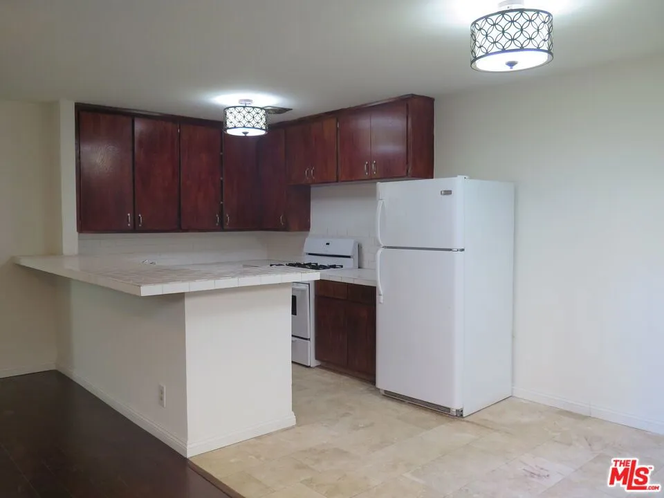 3603 MENTONE AVENUE #6 Los Angeles, CA 90034