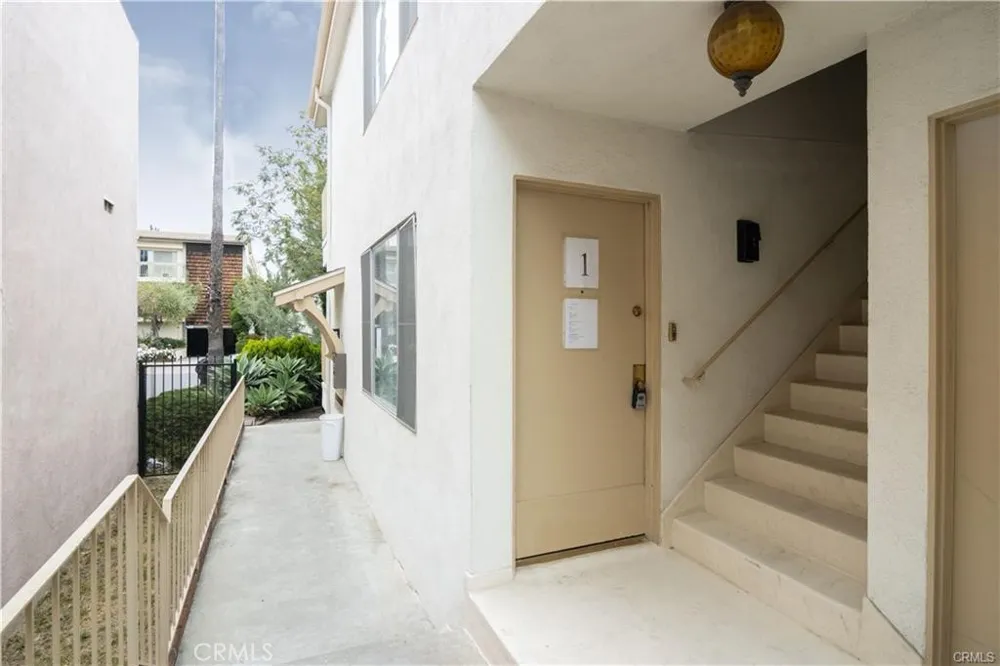 1122 9th #1 Santa Monica, CA 90403
