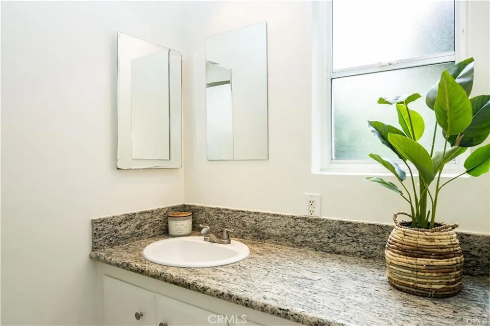 1122 9th #1 Santa Monica, CA 90403