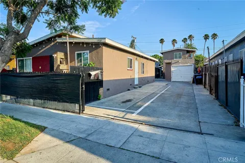 218 E 25th