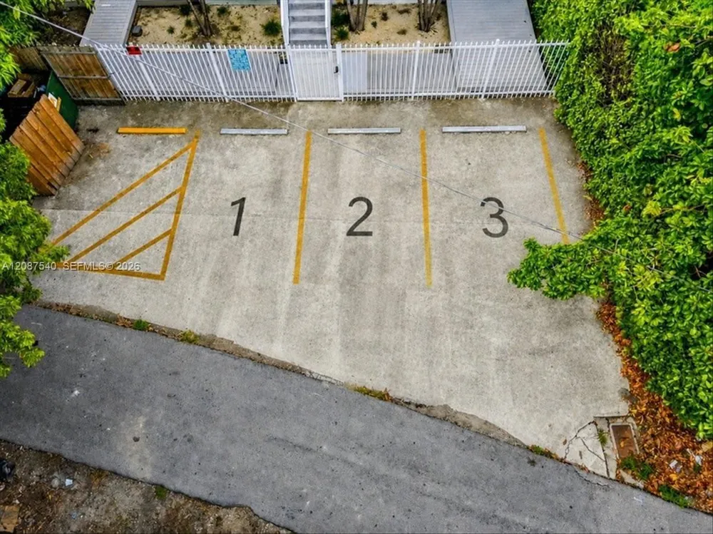 268 NW 34th St Miami, FL 33127