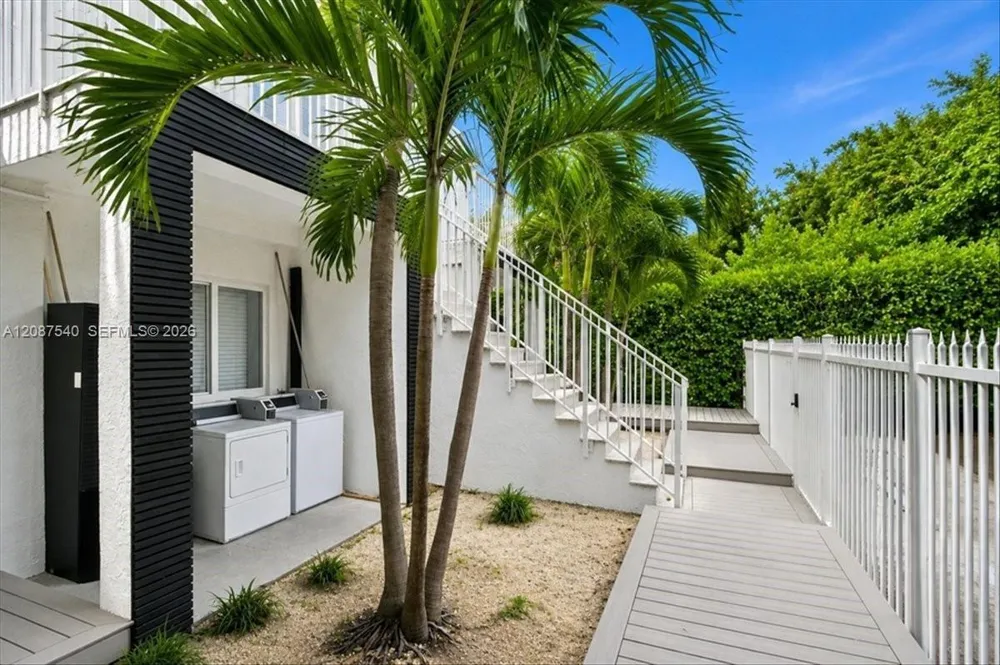 268 NW 34th St Miami, FL 33127