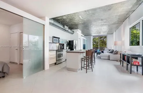 1700 Meridian Ave #208