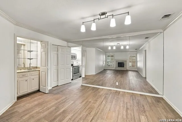 8415 Fredericksburg #902 San Antonio, TX 78229