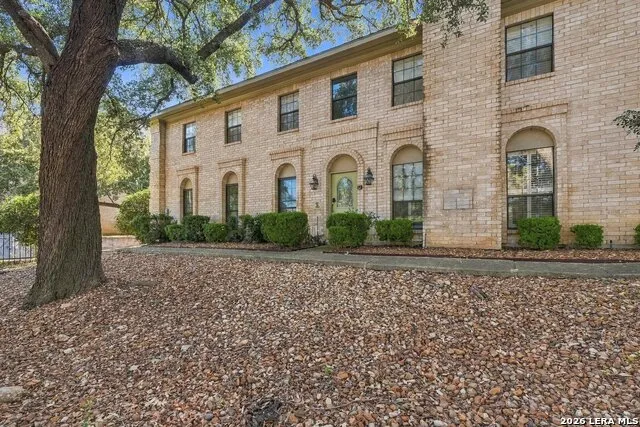8415 Fredericksburg #902 San Antonio, TX 78229