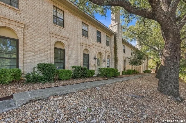 8415 Fredericksburg #902 San Antonio, TX 78229