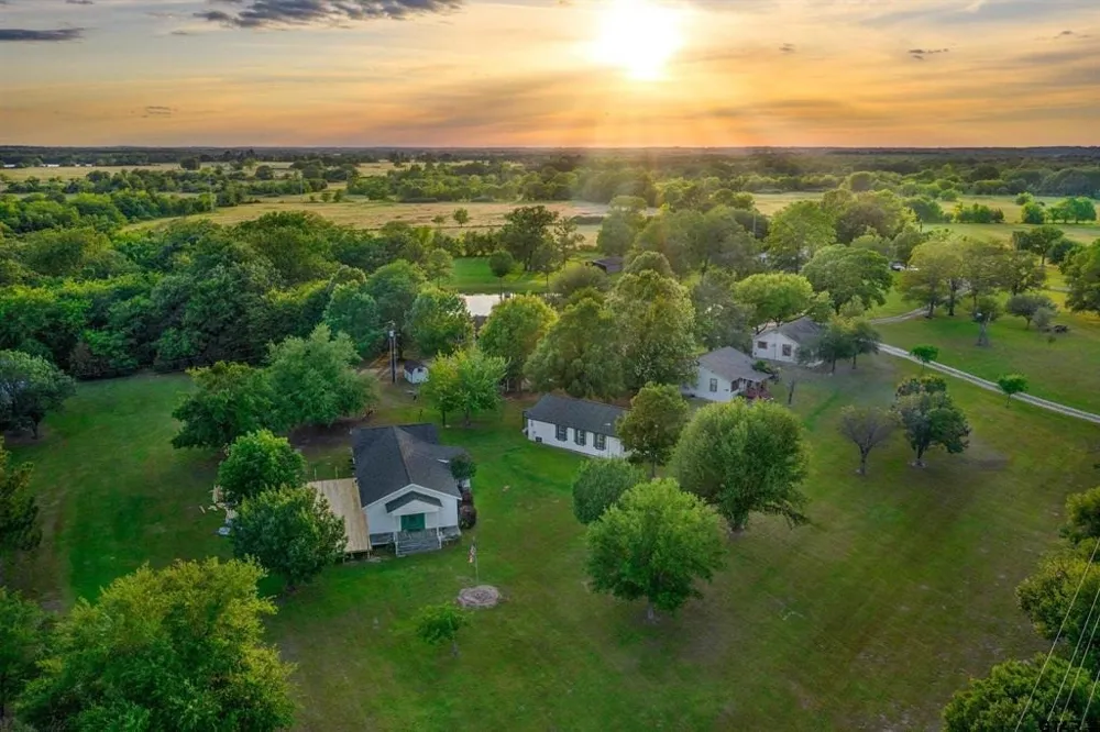 4588 SH 110 Grand Saline, TX 75140