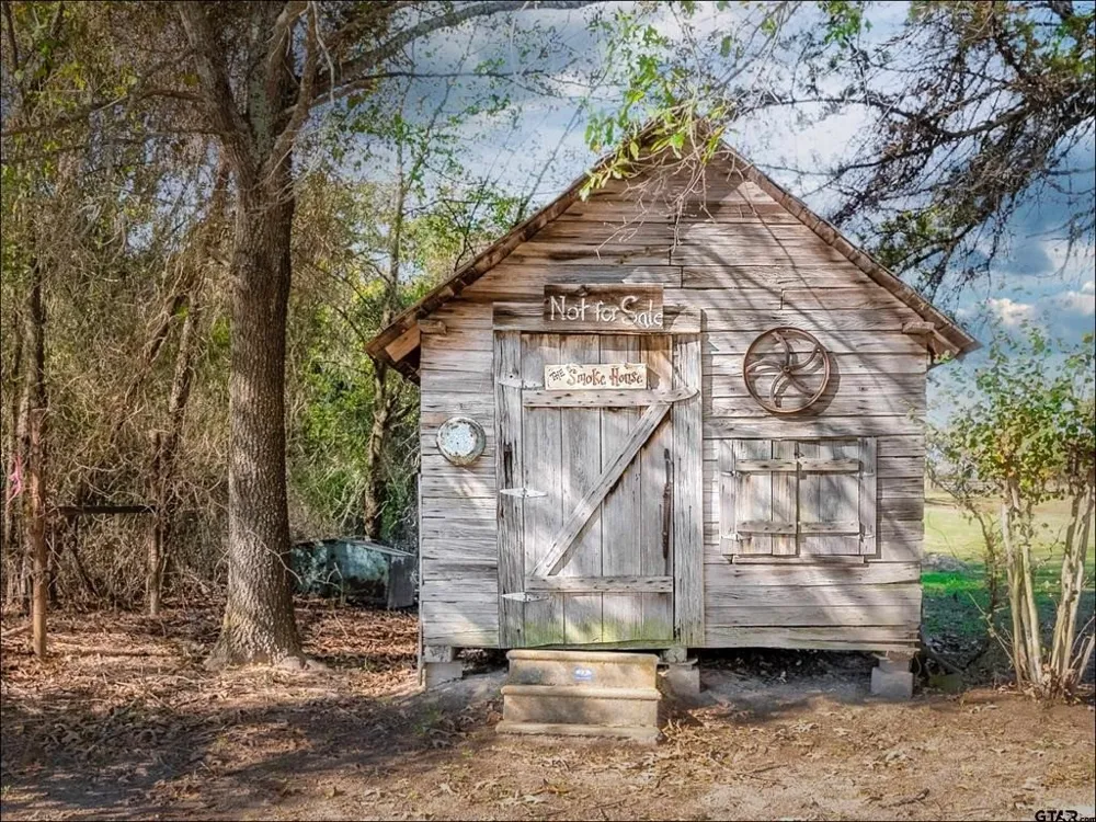 4588 SH 110 Grand Saline, TX 75140