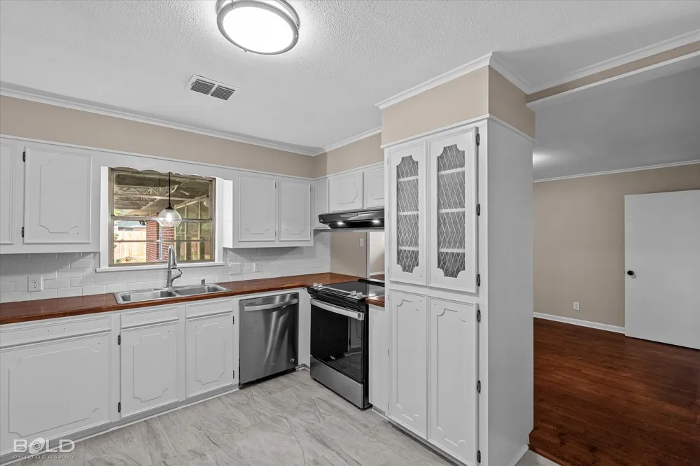 822 E River Road Shreveport, LA 71105
