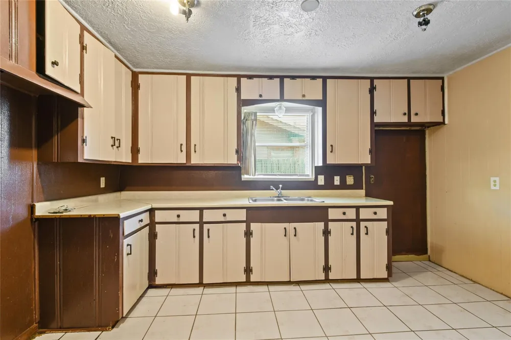 2817 Lancaster Lane Pasadena, TX 77506