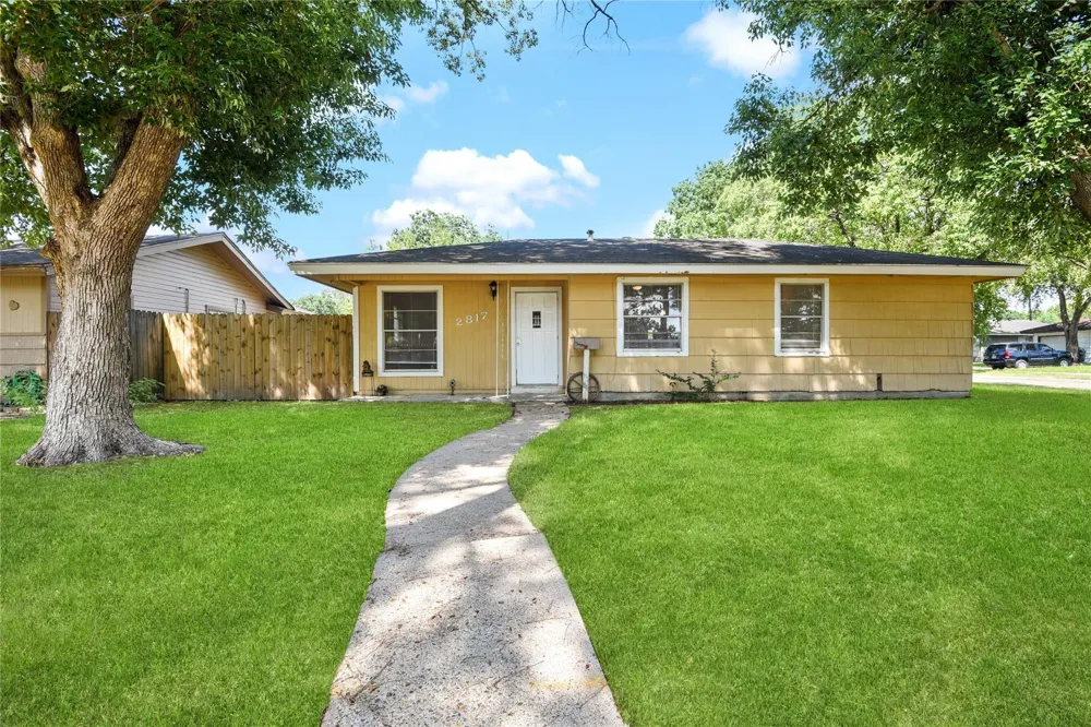 2817 Lancaster Lane Pasadena, TX 77506