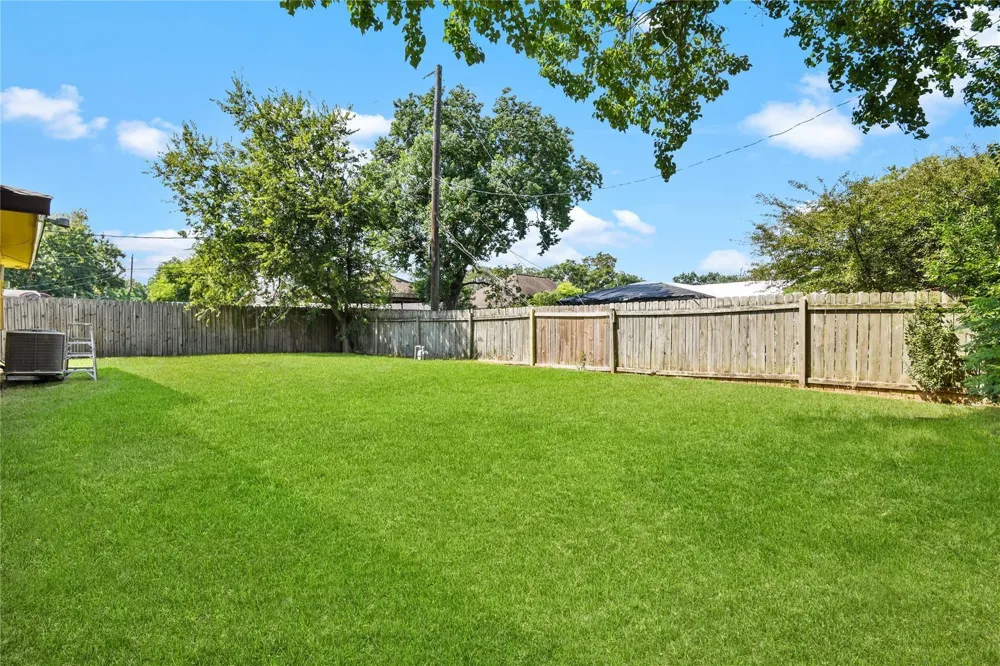 2817 Lancaster Lane Pasadena, TX 77506