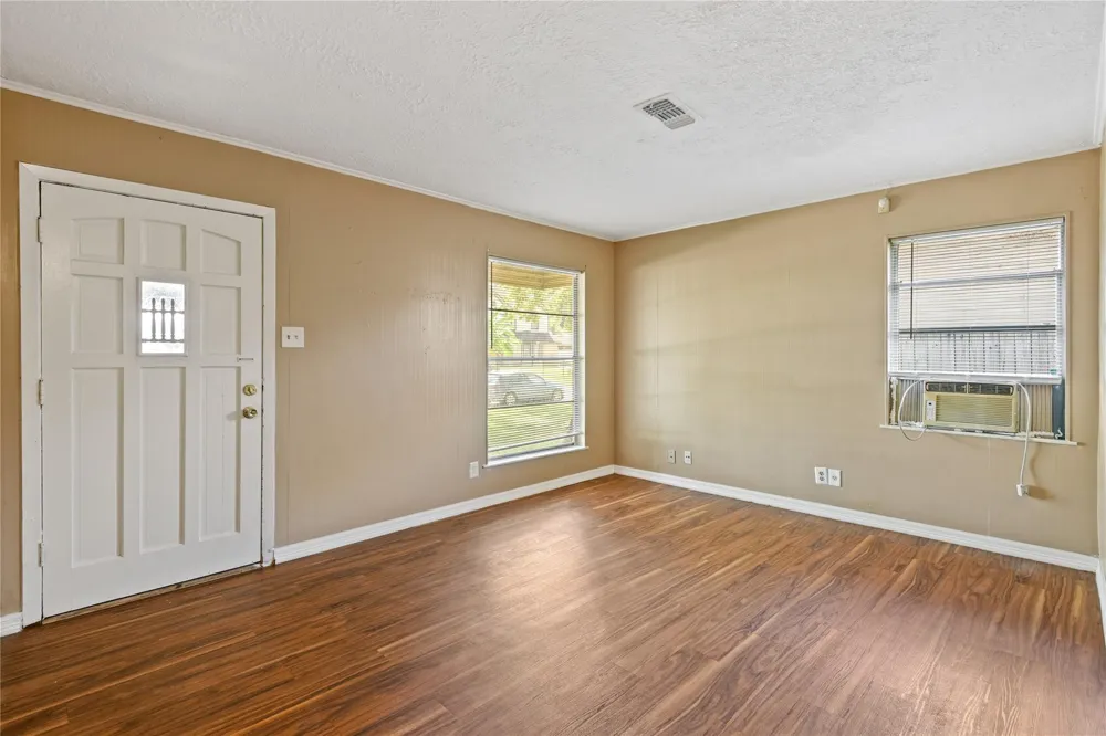 2817 Lancaster Lane Pasadena, TX 77506