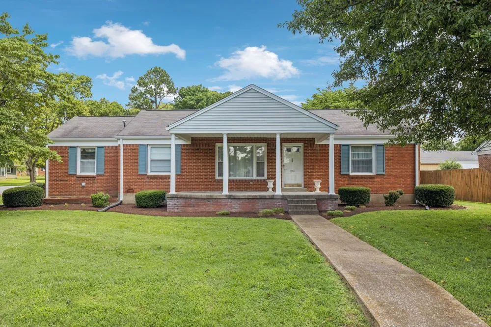 201 Avondale Dr Franklin, TN 37064
