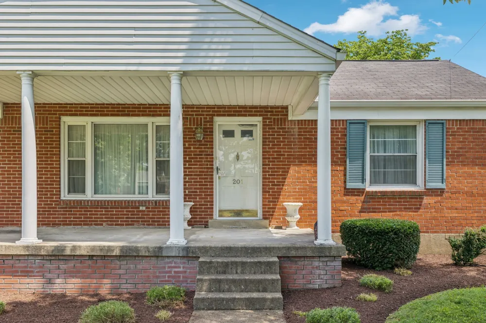201 Avondale Dr Franklin, TN 37064