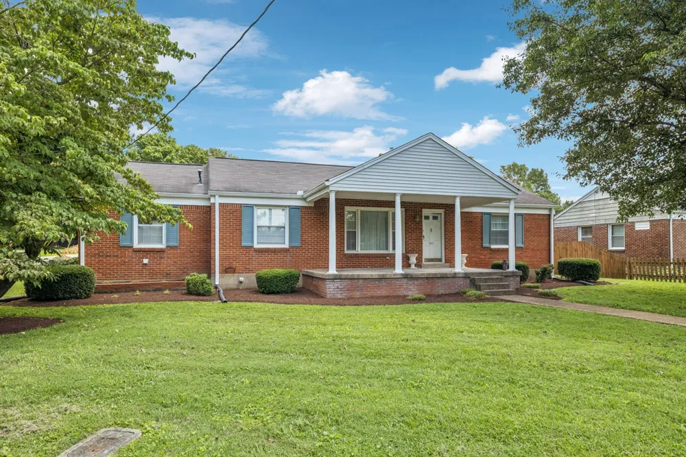 201 Avondale Dr Franklin, TN 37064