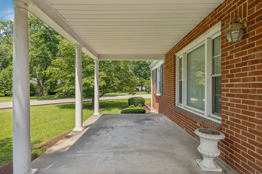 201 Avondale Dr Franklin, TN 37064