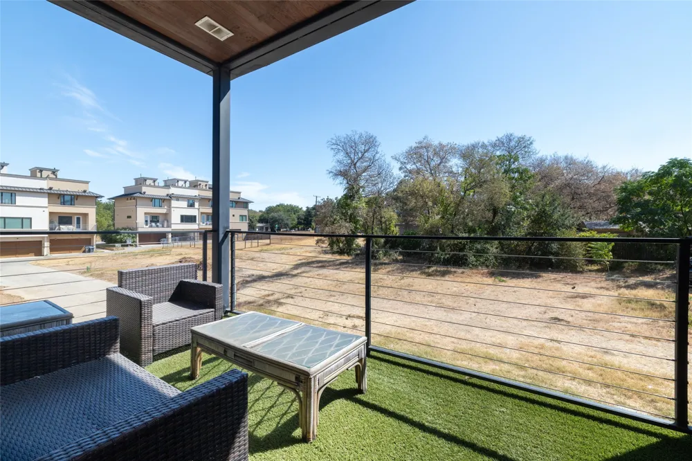 449 S Rayner Street Fort Worth, TX 76111