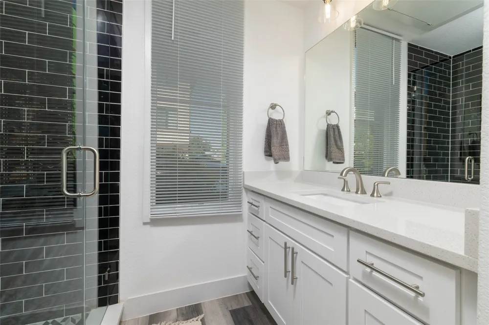 449 S Rayner Street Fort Worth, TX 76111