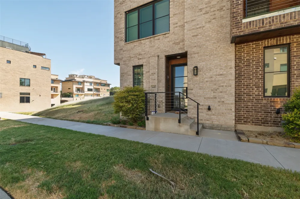 449 S Rayner Street Fort Worth, TX 76111