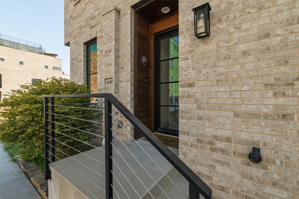 449 S Rayner Street Fort Worth, TX 76111