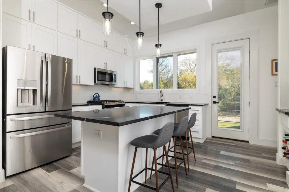 449 S Rayner Street Fort Worth, TX 76111