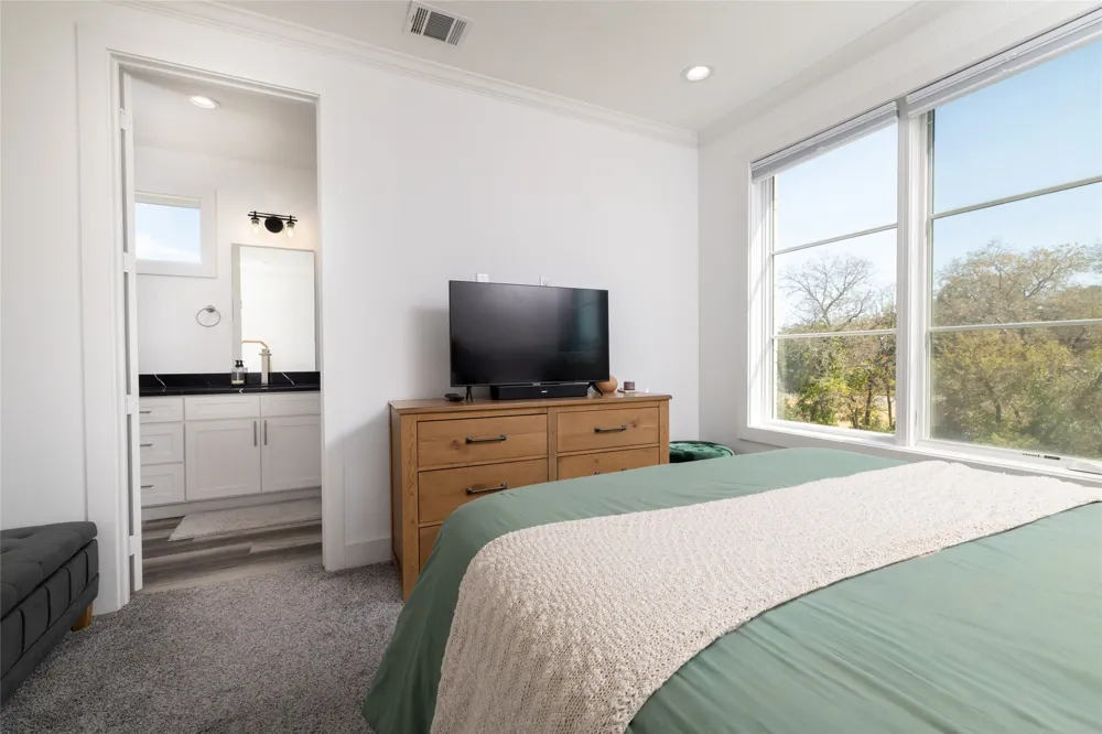 449 S Rayner Street Fort Worth, TX 76111