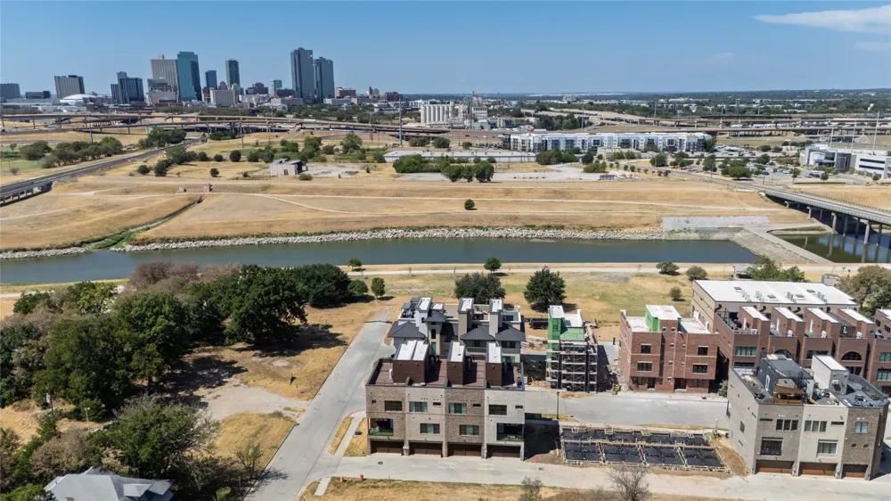 449 S Rayner Street Fort Worth, TX 76111