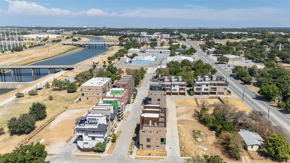 449 S Rayner Street Fort Worth, TX 76111