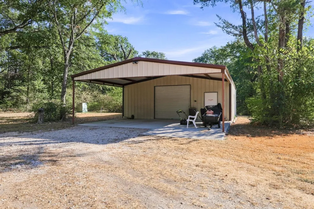 2126 County Road 1450 Bonham, TX 75418
