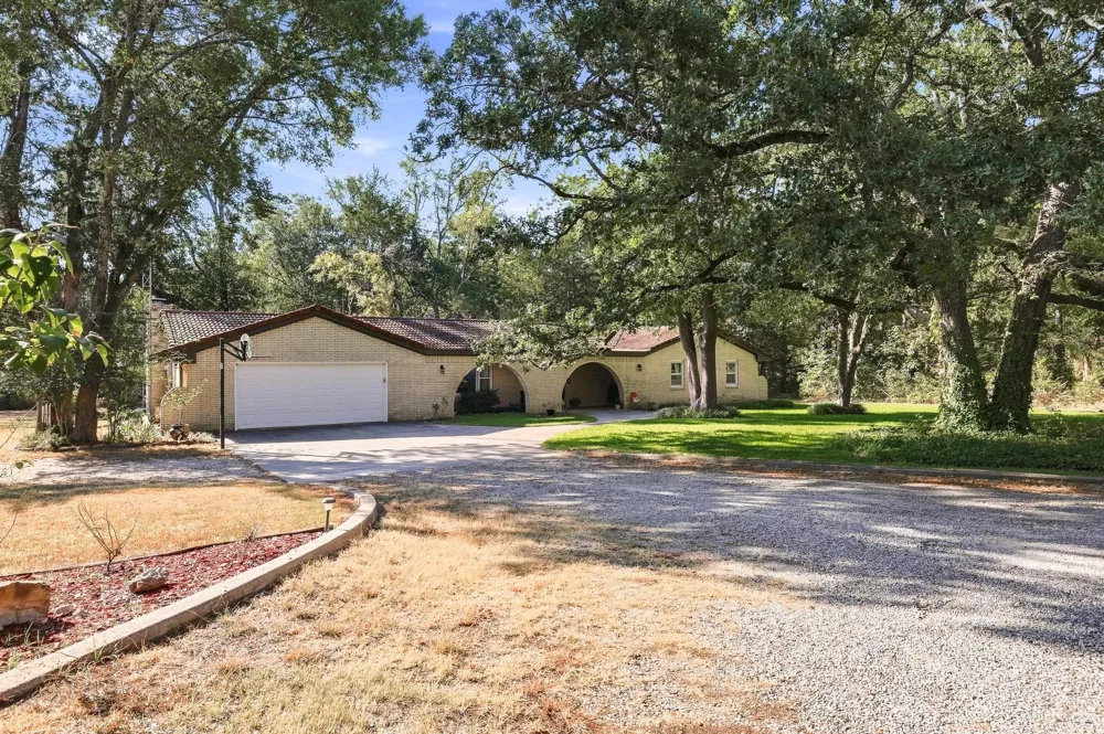 2126 County Road 1450 Bonham, TX 75418