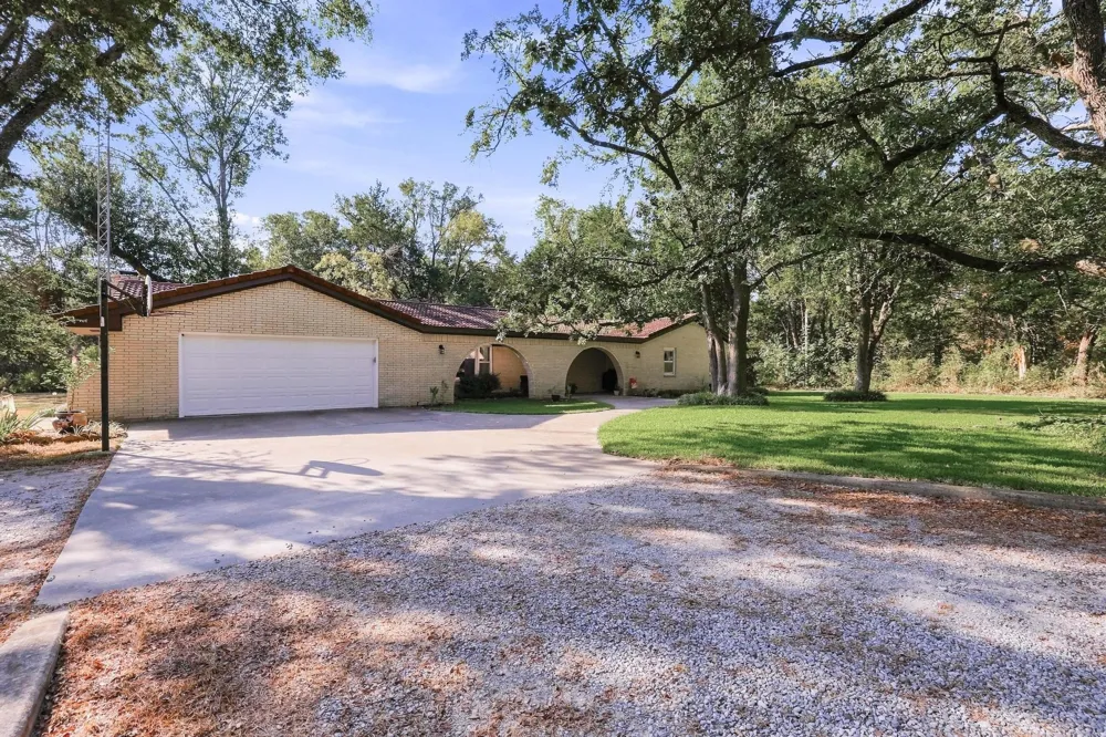 2126 County Road 1450 Bonham, TX 75418