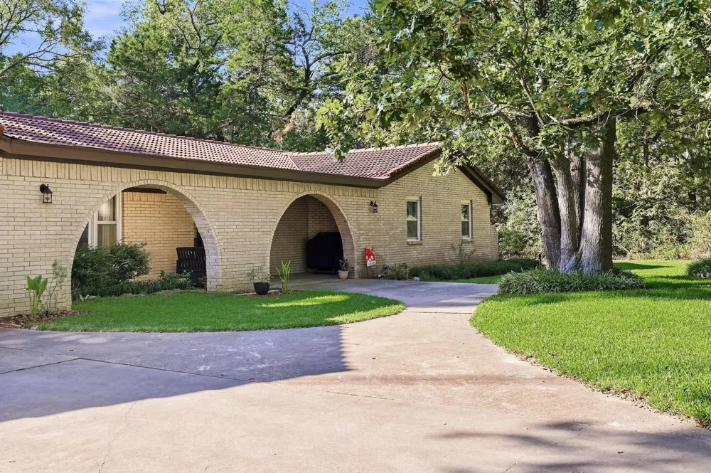 2126 County Road 1450 Bonham, TX 75418