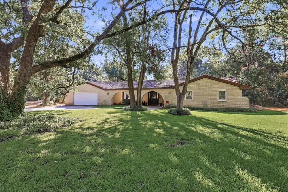 2126 County Road 1450 Bonham, TX 75418