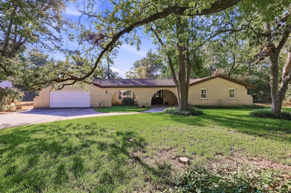2126 County Road 1450 Bonham, TX 75418