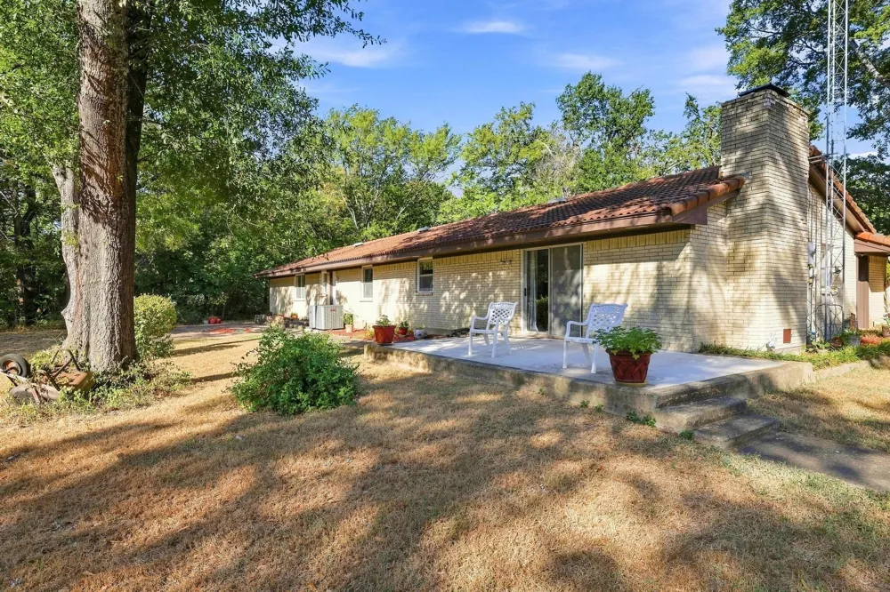 2126 County Road 1450 Bonham, TX 75418