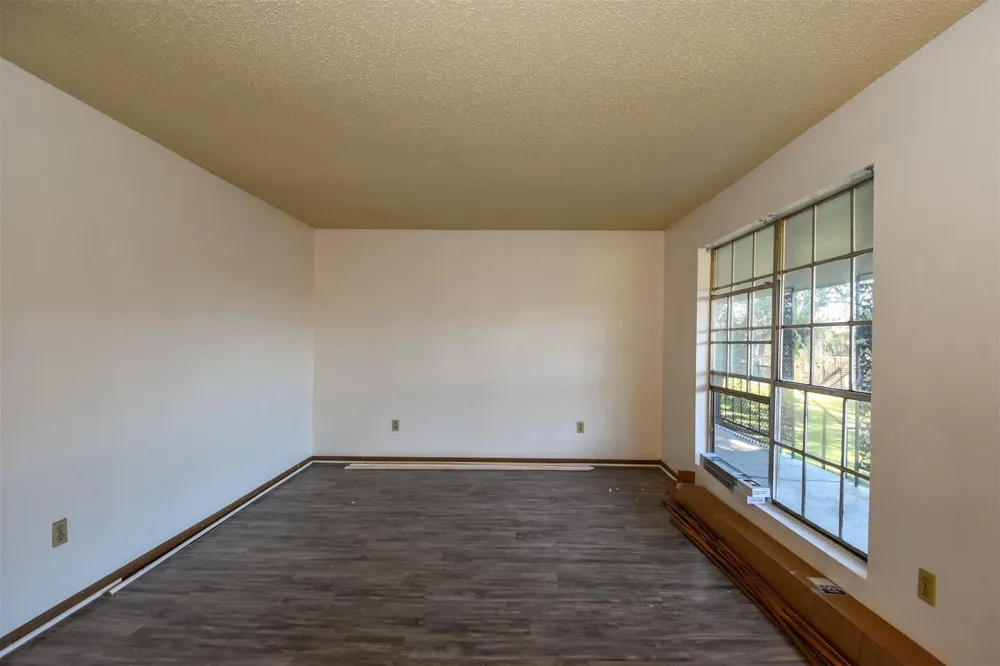 5252 Twin City Highway #452 Groves, TX 77619