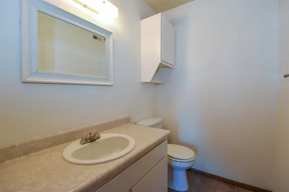 5252 Twin City Highway #452 Groves, TX 77619