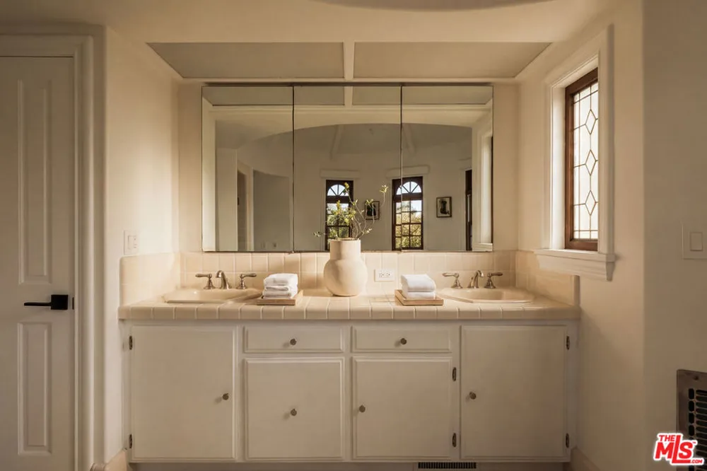 12225 Falkirk Lane Los Angeles, CA 90049